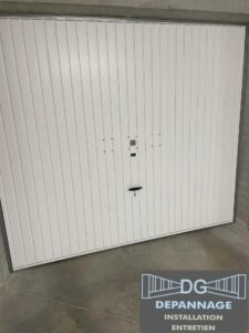 Installation d’une porte de garage basculante avec serrure 4 Points à Grenoble