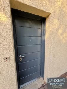 Installation d’une porte blindée de maison à Grenoble
