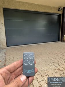 Installation d’une porte de garage sectionnelle à Corenc