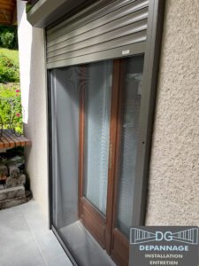 Installation d’un volet roulant à Grenoble avec moustiquaire intégrée